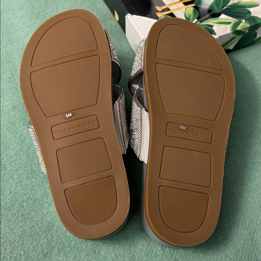 NWT Easy Spirit SEJUDY’s Glittering Silver Slip On Sandals Criss Cross Straps 6 - Picture 5 of 16